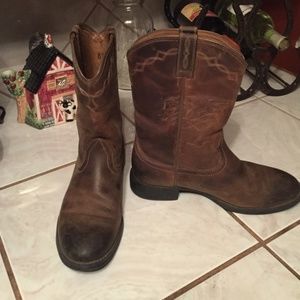 Ariat round toes boots